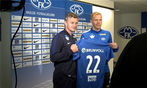 纳米比亚足球的拓荒者-艾里法斯・希武特-上，当年的大连万达26号