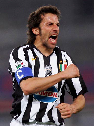 前罗奇代尔球员17岁时受伤瘫痪，今年因并发症去世，终年26岁