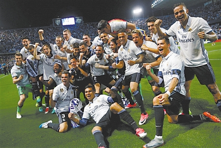 洛杉矶快船以131-116击败黄蜂，哈登55分刷新个人得分纪录，成为首位在两支球队保持得分纪录的球员。