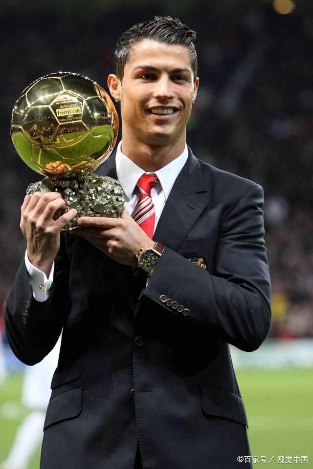 足球报：李新翔脚踝韧带轻伤伤停2周，加布里埃尔还无法合练