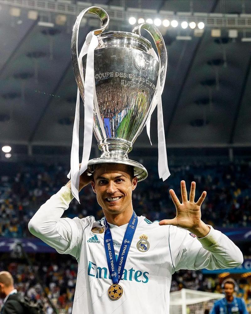 桑尼·考法克斯（Sandy Koufax）在巅峰期投出四场无安打比赛，包括一场近乎完美的完全比赛