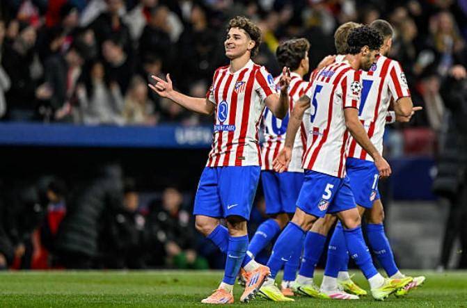 被赠送云达不莱梅印有8号的球衣，克罗斯：这是合同报价吗