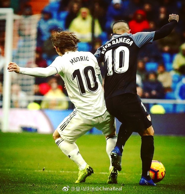 萨拉赫骂街利物浦，曼联传奇鲁尼表示，他和穆帅的处理方式更好