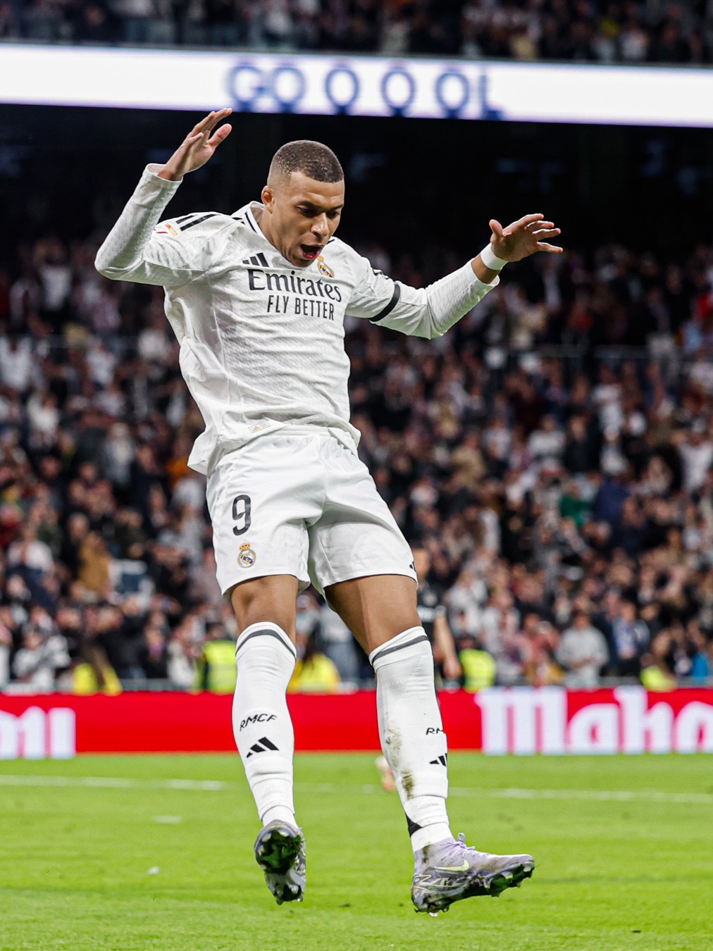 足球中超豪门再爆冷门，争冠格局突然大变（中超豪强再遭爆冷，争冠形势瞬间生变）