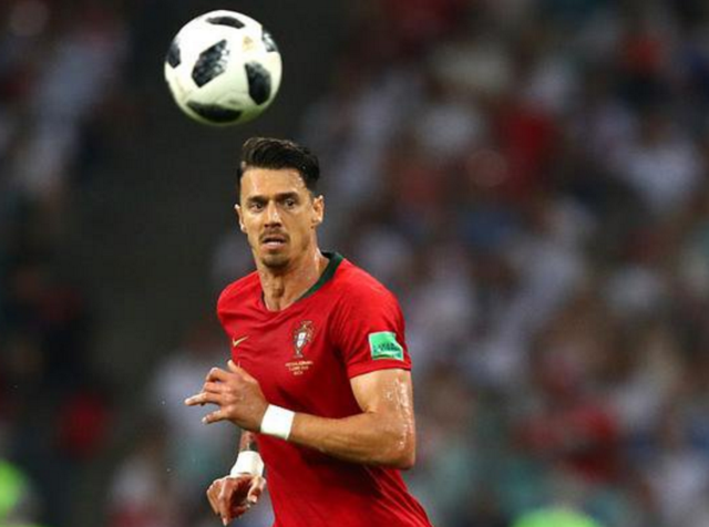 詹姆斯背身单打得分，引领球队节奏